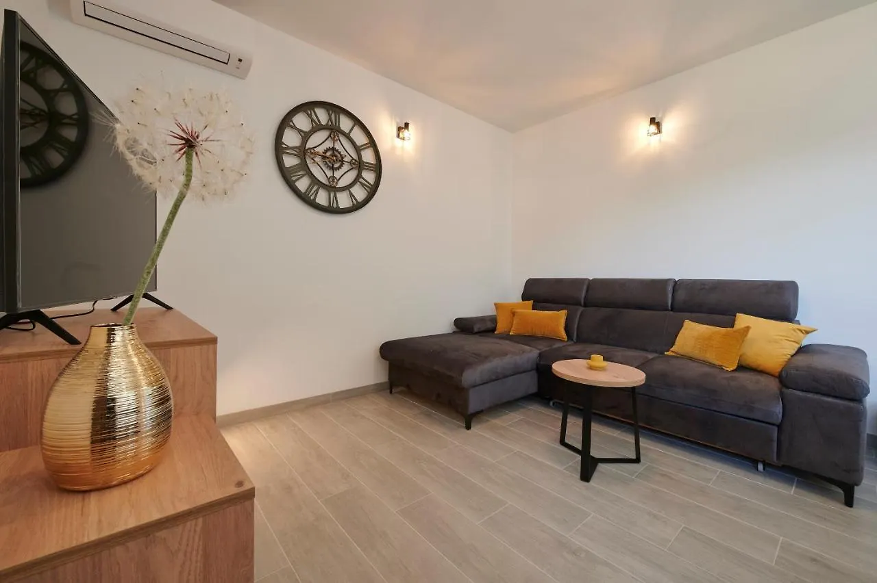 Apartman Rikard Trogir 0*,
