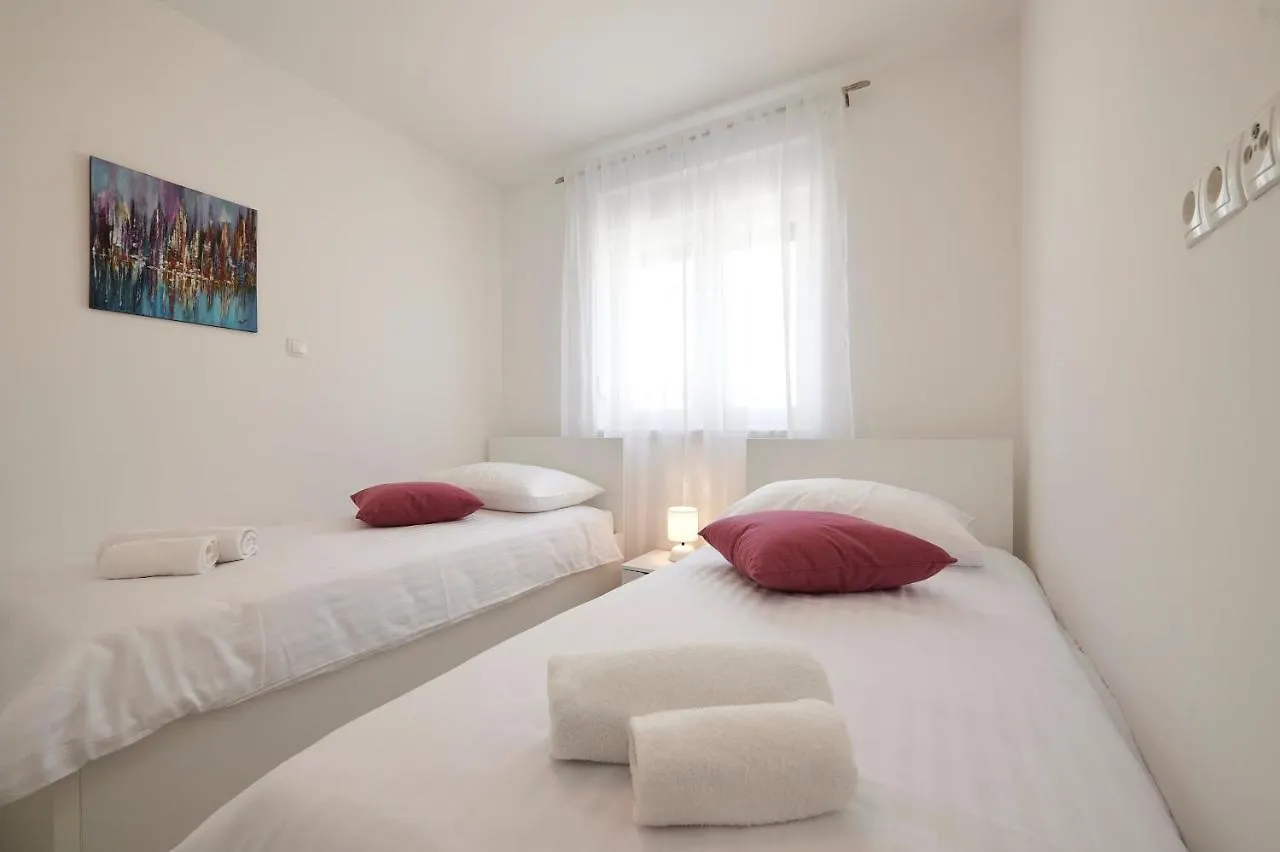 Apartman Rikard Trogir 0*,  Croatia